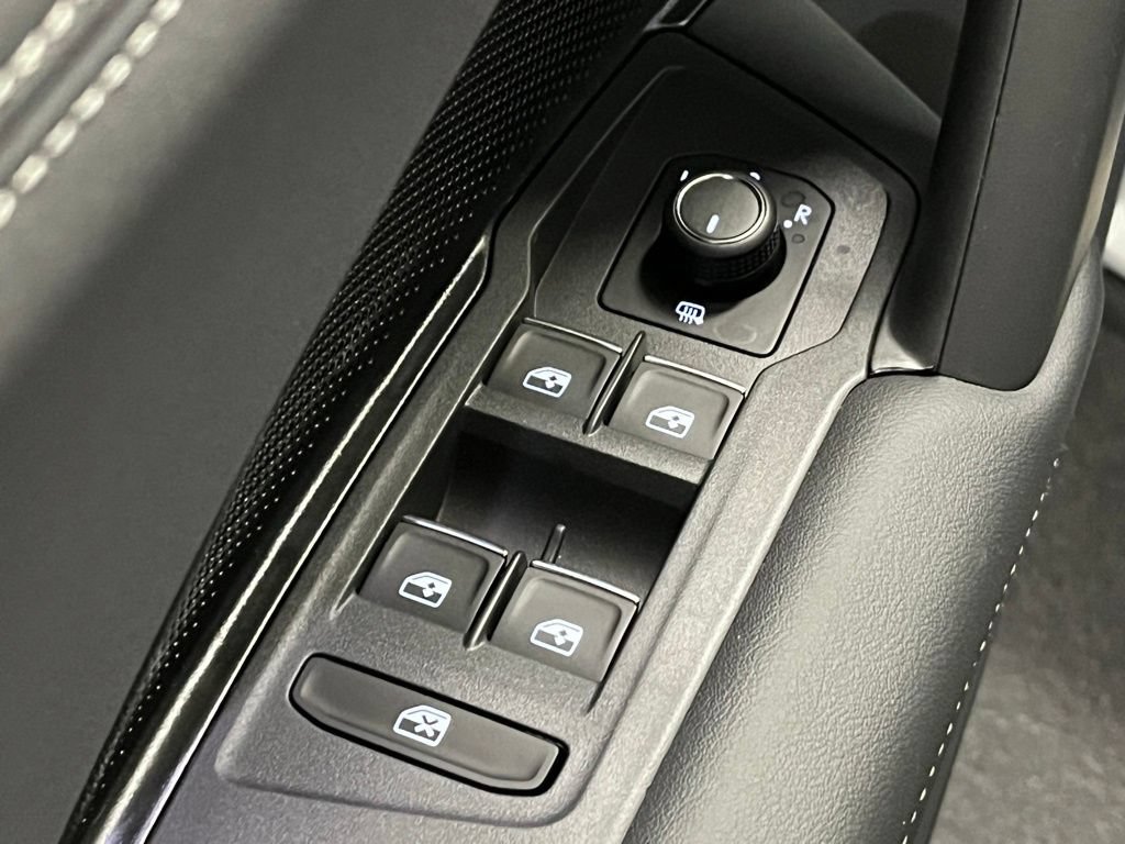 New 2026 Volkswagen Tiguan SE AWD/4WD image 17