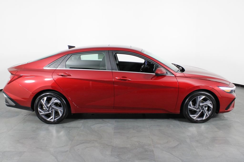 Certified 2025 Hyundai Elantra SEL image 14