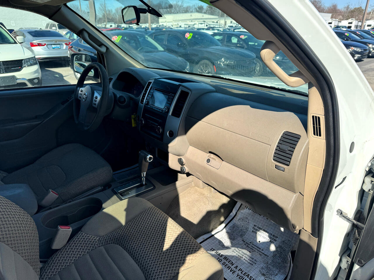 Used 2015 Nissan Frontier SV image 10