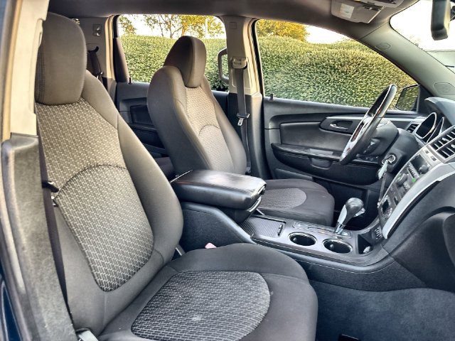 Used 2009 Chevrolet Traverse LT w/ California Edition Package FWD image 32
