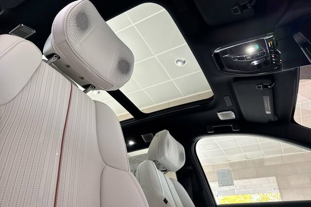 New 2026 Cadillac Vistiq Sport image 18