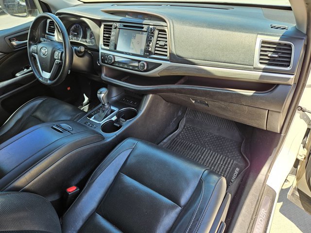 Used 2019 Toyota Highlander Limited Platinum AWD/4WD image 22