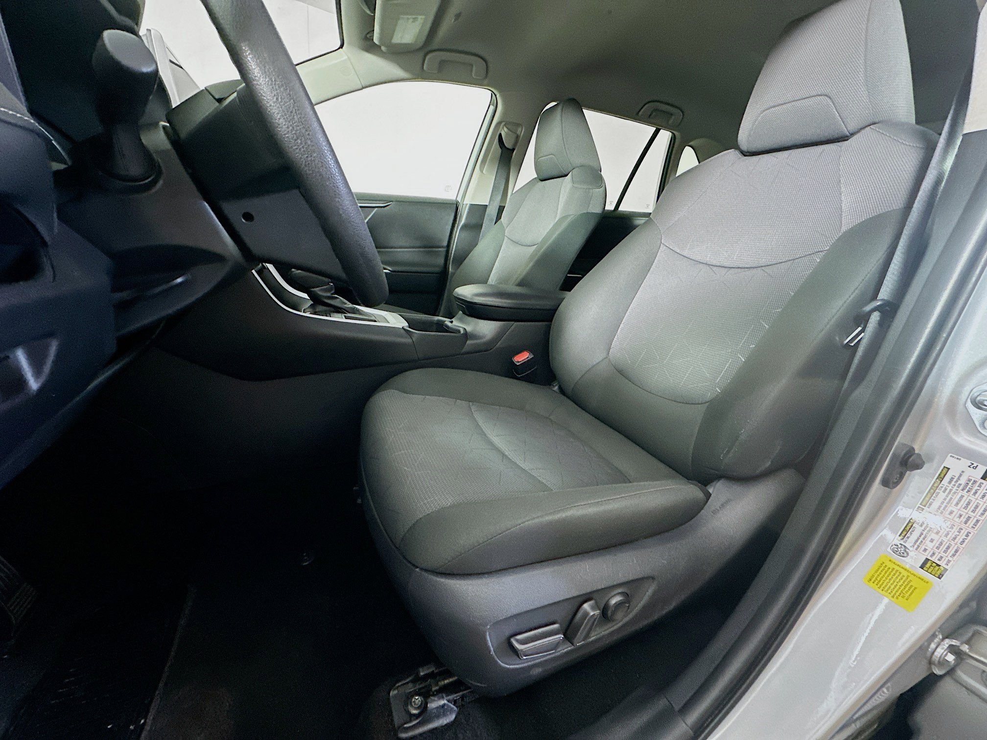 Used 2025 Toyota RAV4 XLE FWD image 13