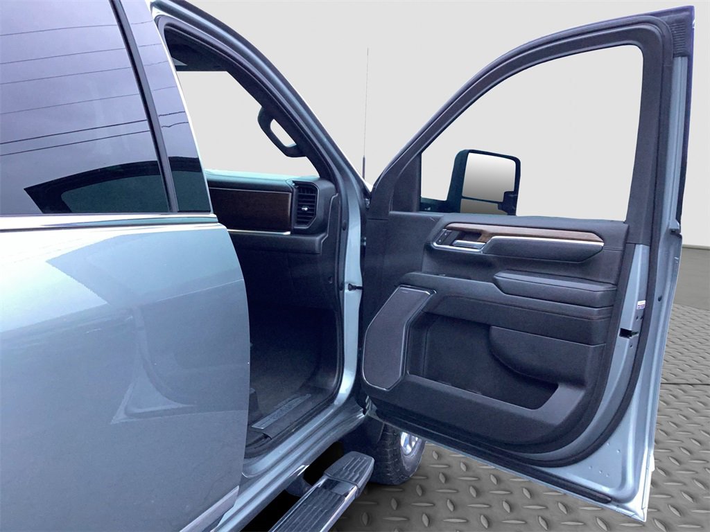 Used 2024 Chevrolet Silverado 3500 High Country w/ Technology Package image 34