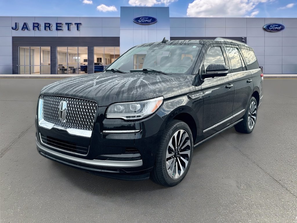 Used 2023 Lincoln Navigator Reserve AWD/4WD image 3