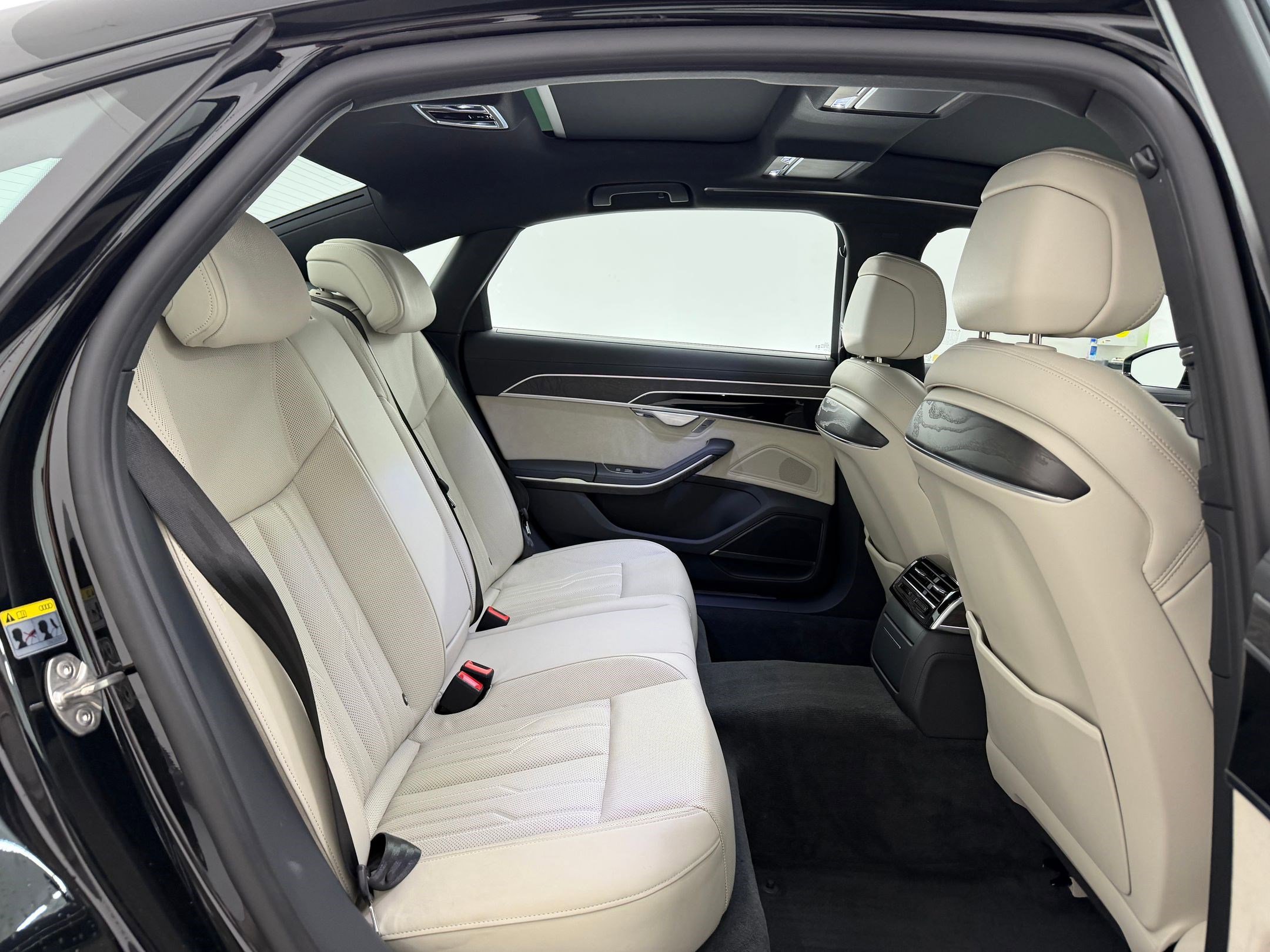 Used 2024 Audi A8 L 3.0T AWD/4WD image 24