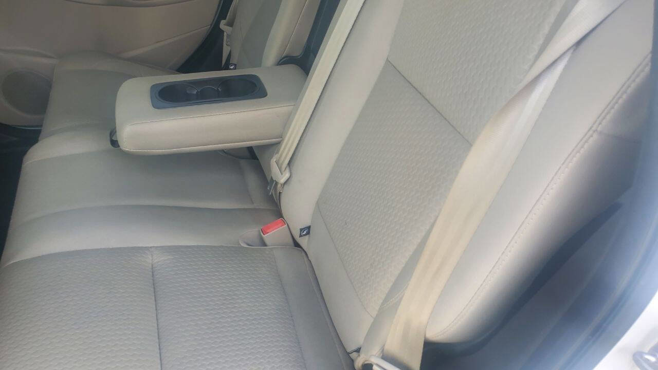Used 2017 Ford Escape SE FWD image 19