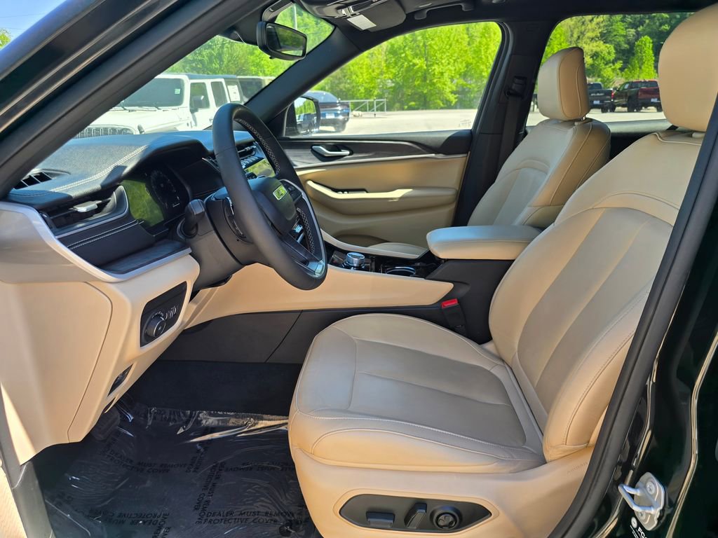 Used 2023 Jeep Grand Cherokee L Limited AWD/4WD image 4