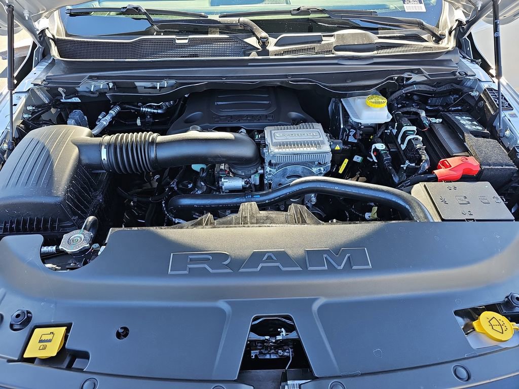 New 2026 RAM 1500 4x4 Crew Cab image 32