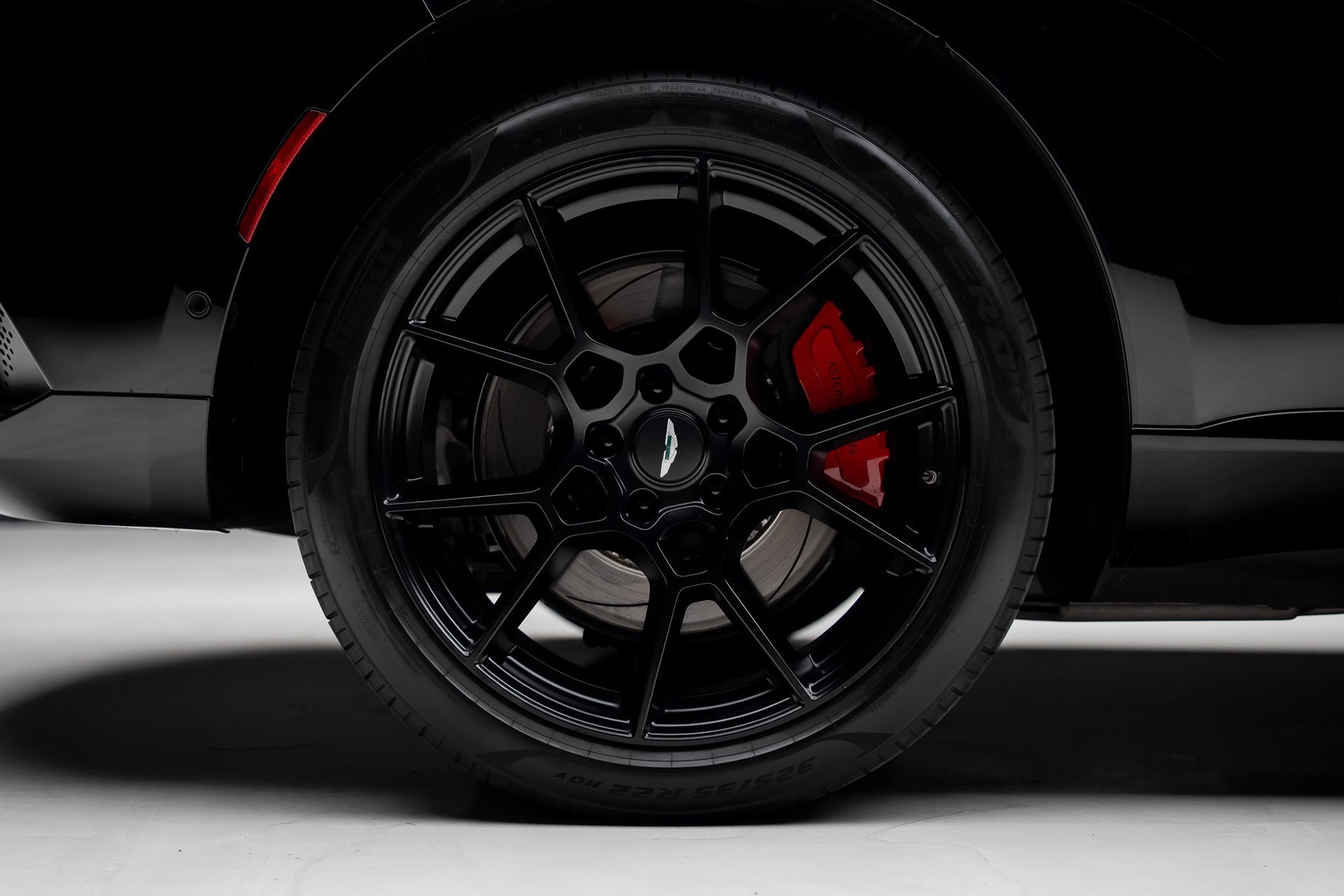 Used 2021 Aston Martin DBX image 37