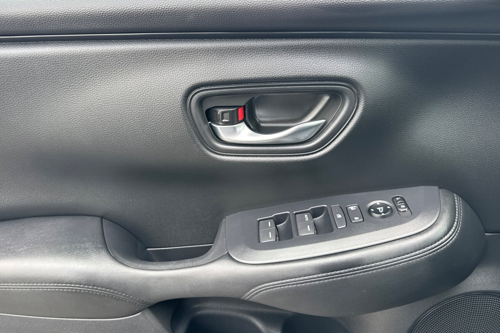 Certified 2025 Honda HR-V LX image 11