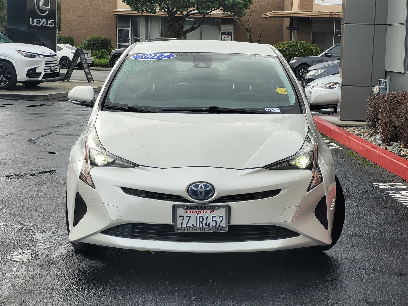 Used 2017 Toyota Prius Two image 2