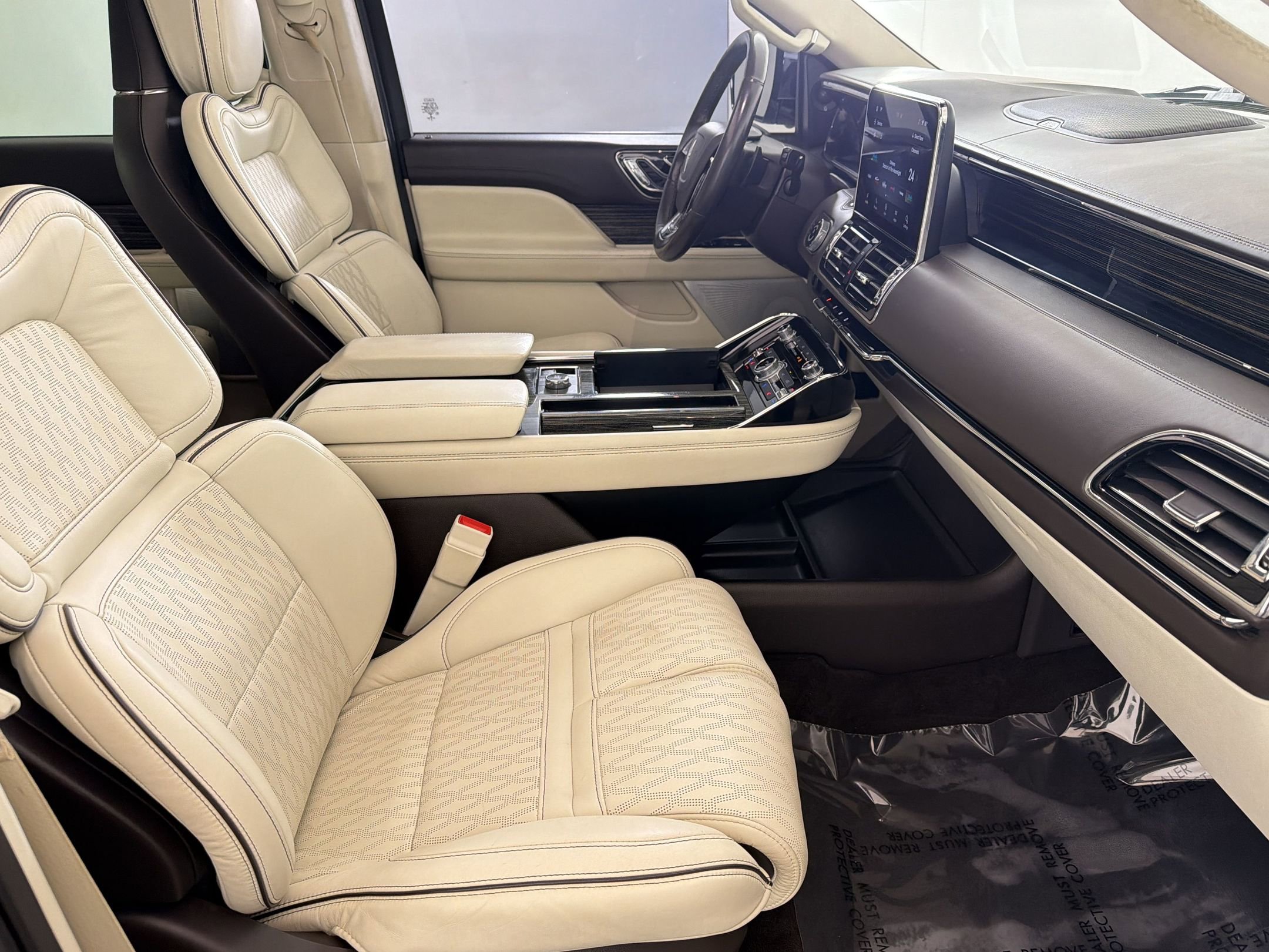 Used 2021 Lincoln Navigator Black Label w/ Cargo Convenience Package AWD/4WD image 34