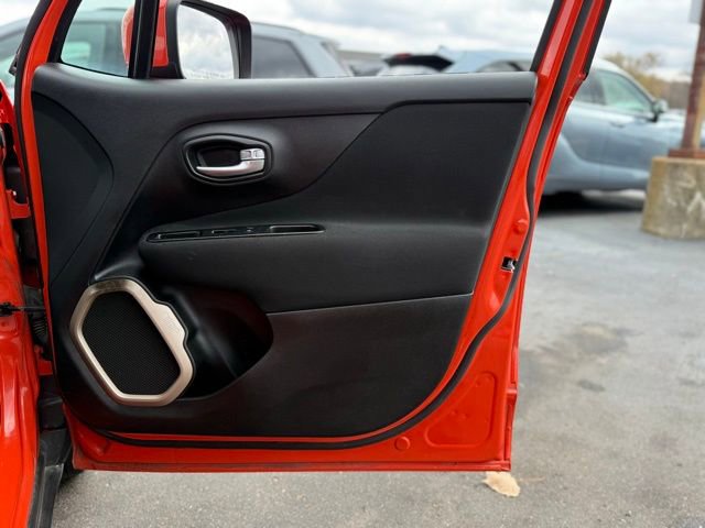 Used 2017 Jeep Renegade Latitude w/ Popular Equipment Group image 17