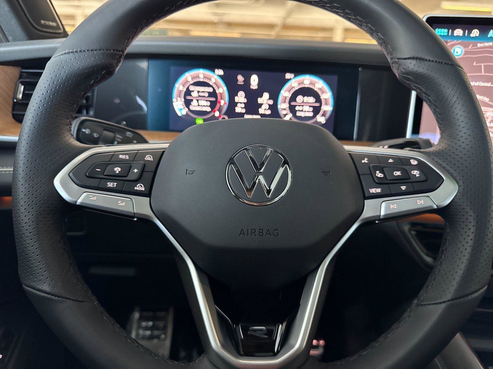 New 2026 Volkswagen Tiguan SEL R-Line AWD/4WD image 23