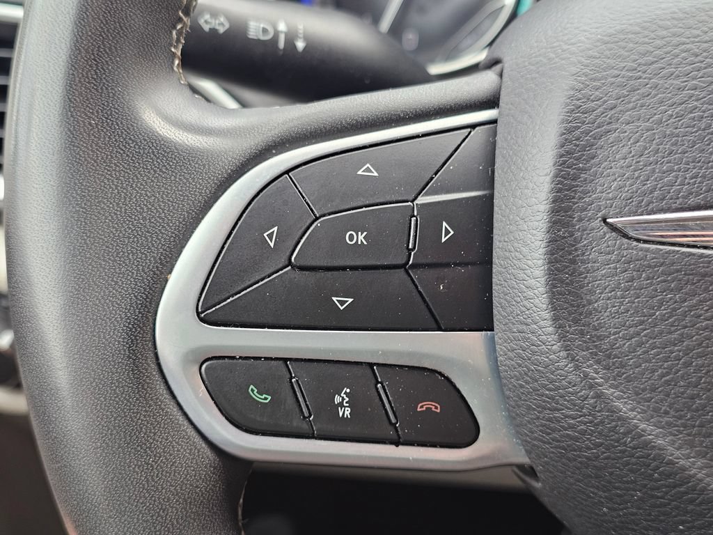 Used 2023 Chrysler Pacifica Touring-L FWD image 24