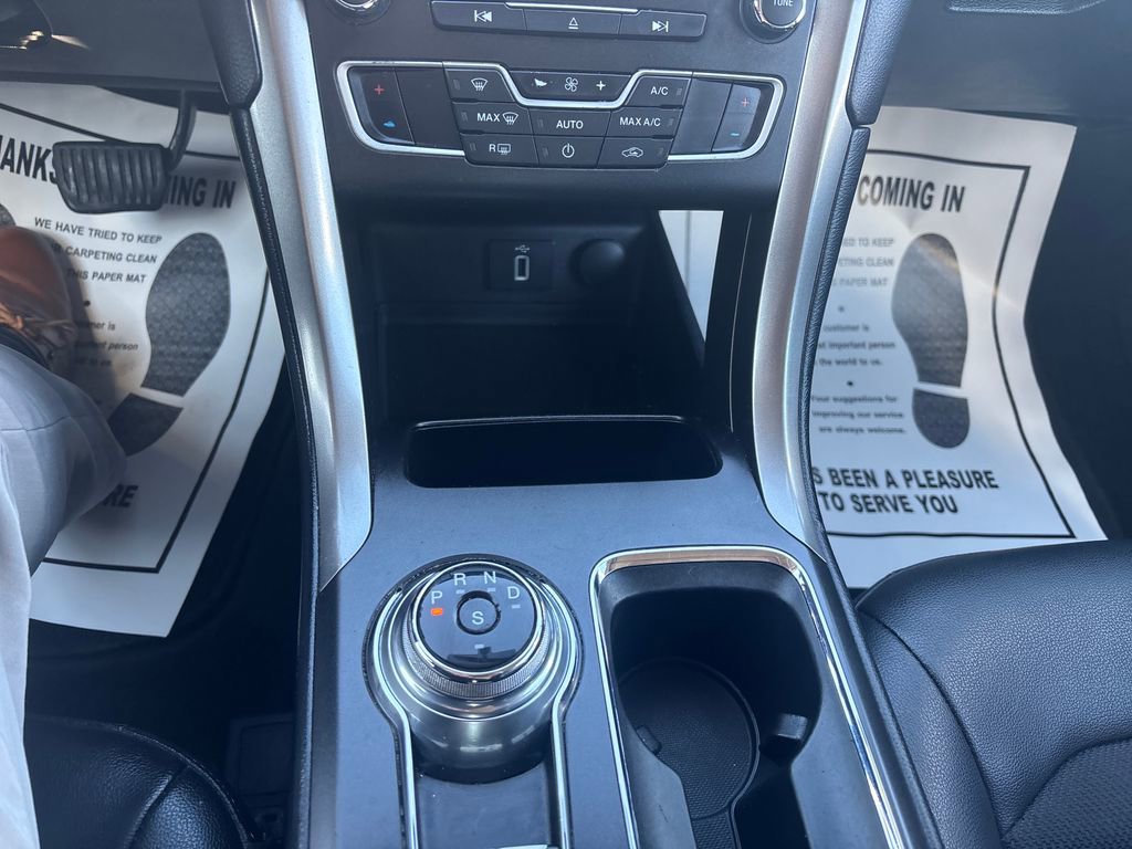 Used 2017 Ford Fusion SE w/ Equipment Group 201A image 24