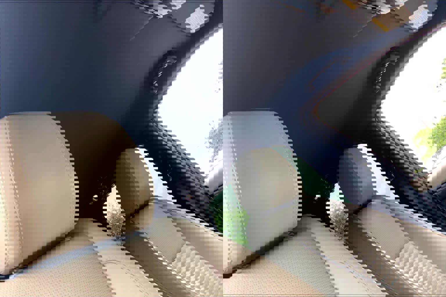 Used 2020 Land Rover Discovery Sport SE image 13