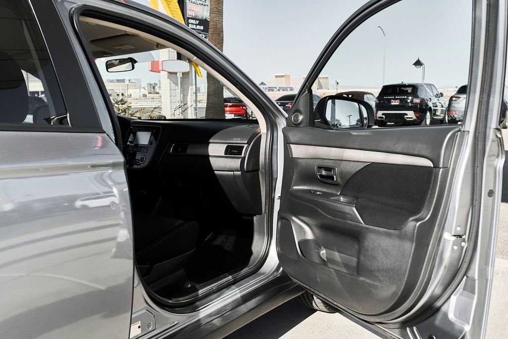 Used 2016 Mitsubishi Outlander SE AWD/4WD image 10