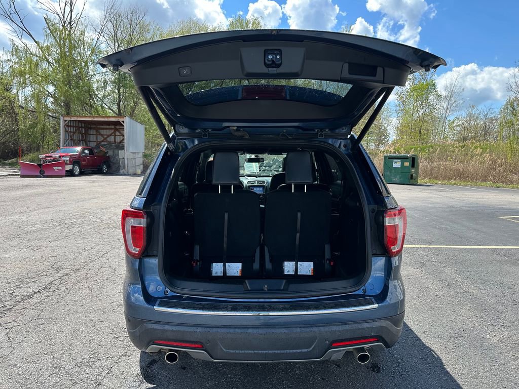 Used 2018 Ford Explorer XLT w/ Equipment Group 202A AWD/4WD image 18