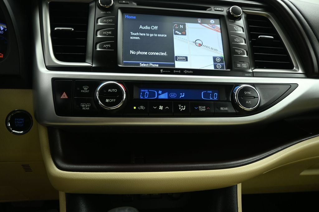 Used 2018 Toyota Highlander XLE AWD/4WD image 14
