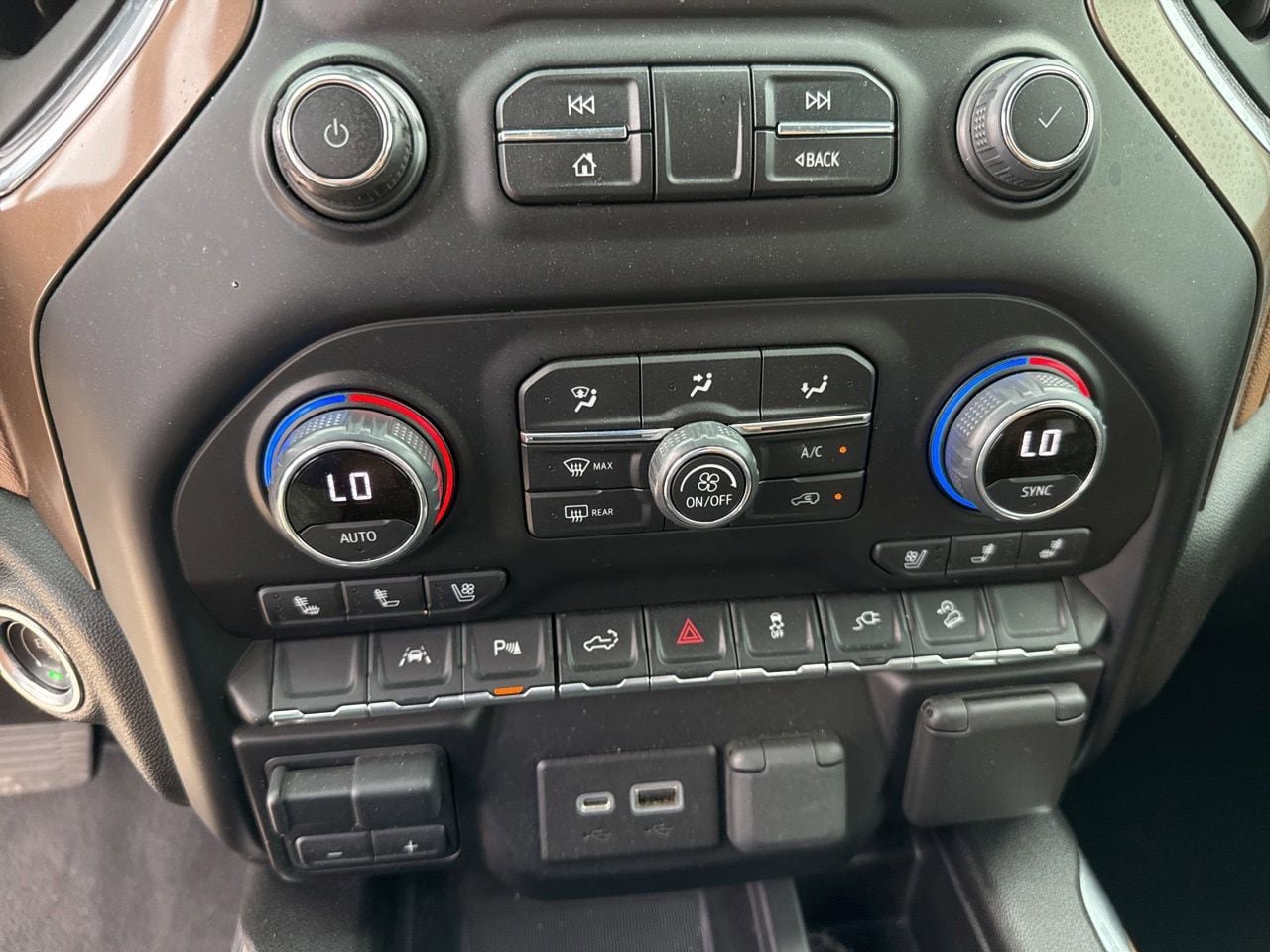 Used 2022 Chevrolet Silverado 1500 High Country w/ Safety Package II AWD/4WD image 24
