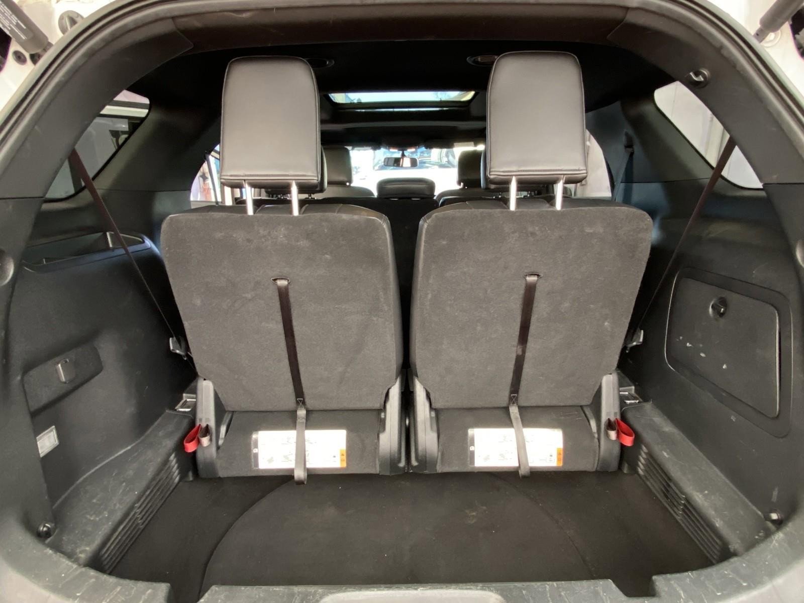 Used 2018 Ford Explorer XLT w/ Equipment Group 202A AWD/4WD image 18