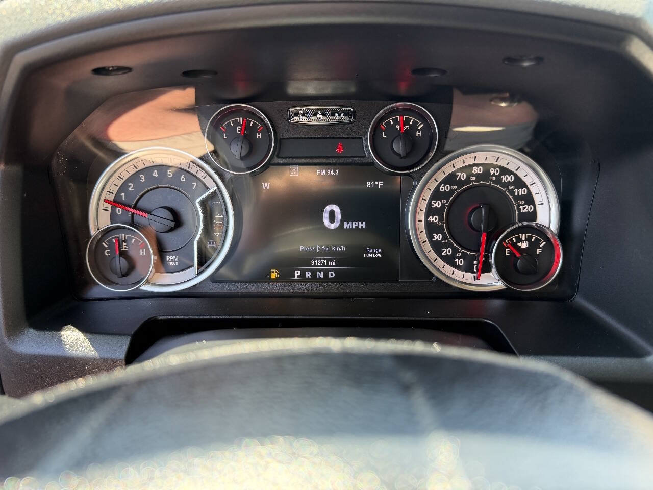 Used 2017 RAM 1500 Classic SLT w/ SLT Plus D←cor Group AWD/4WD image 17