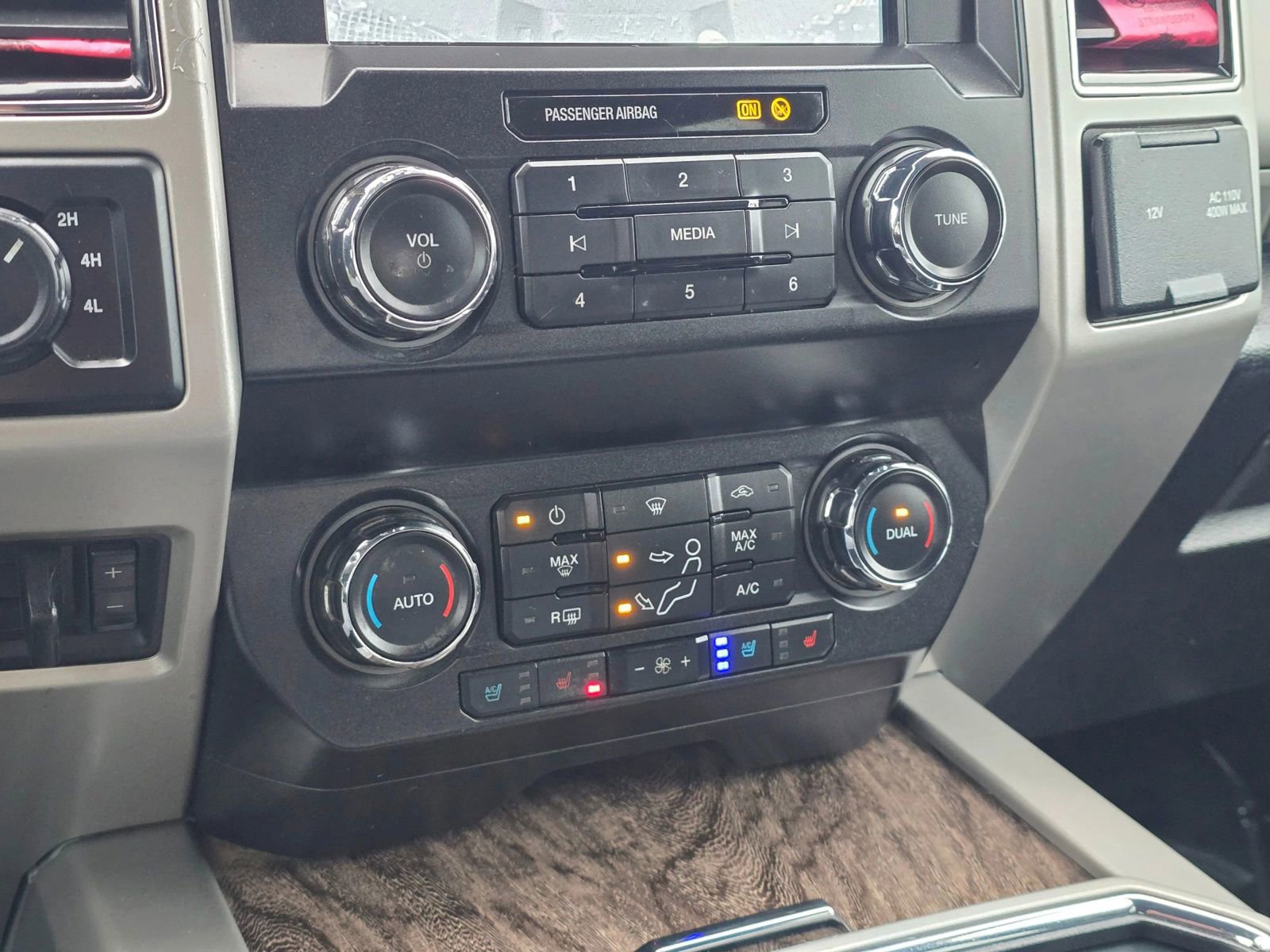 Used 2019 Ford F250 Lariat w/ Lariat Value Package AWD/4WD image 31