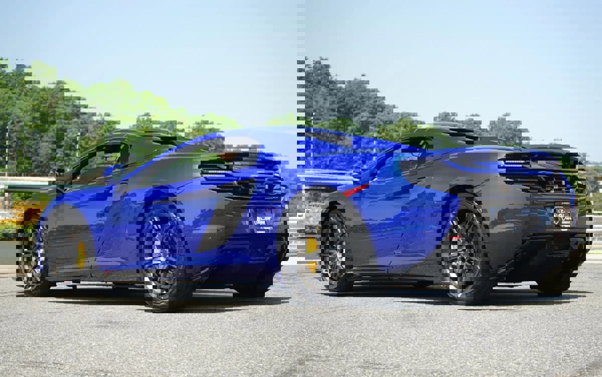 Used 2015 McLaren 650S Spider image 7