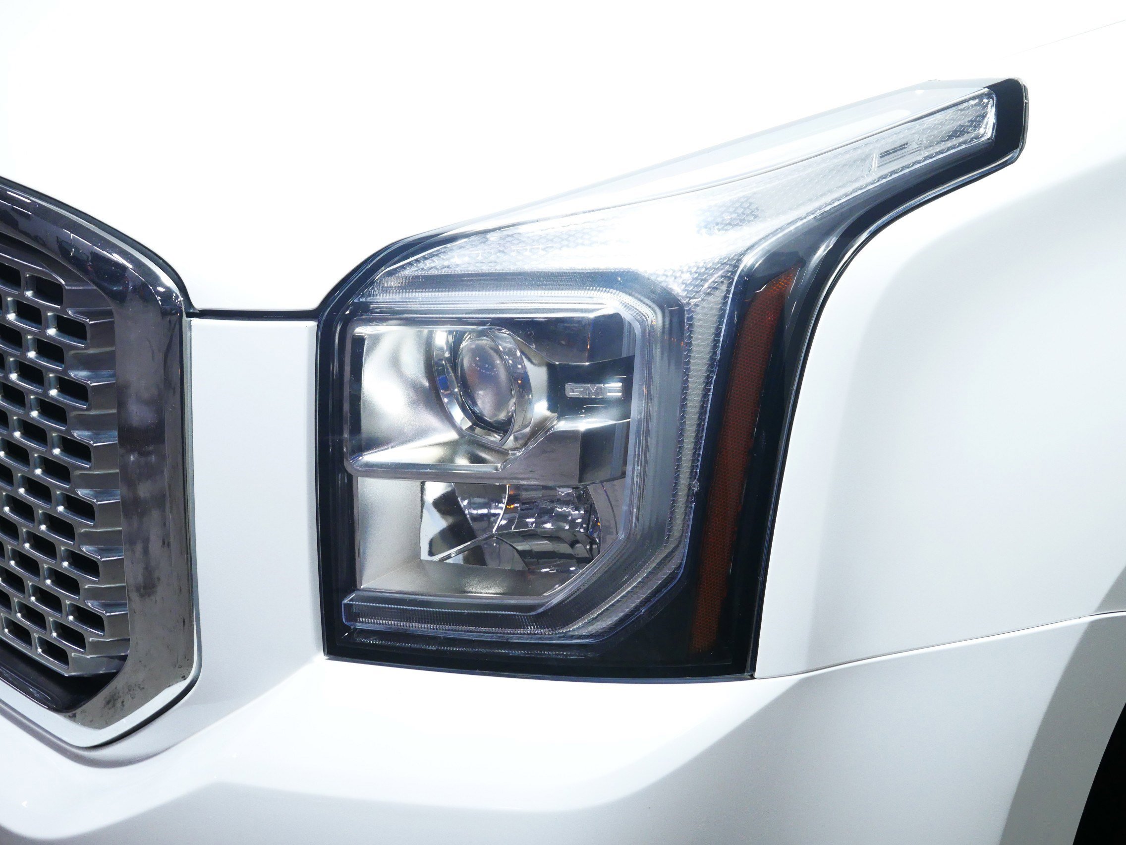 Used 2015 GMC Yukon Denali w/ Open Road Package image 16