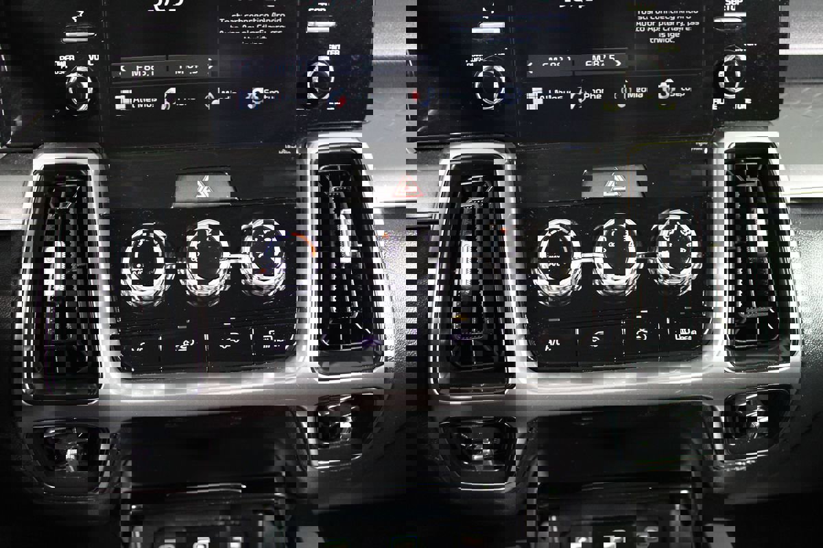 Used 2023 Kia Sorento LX image 11