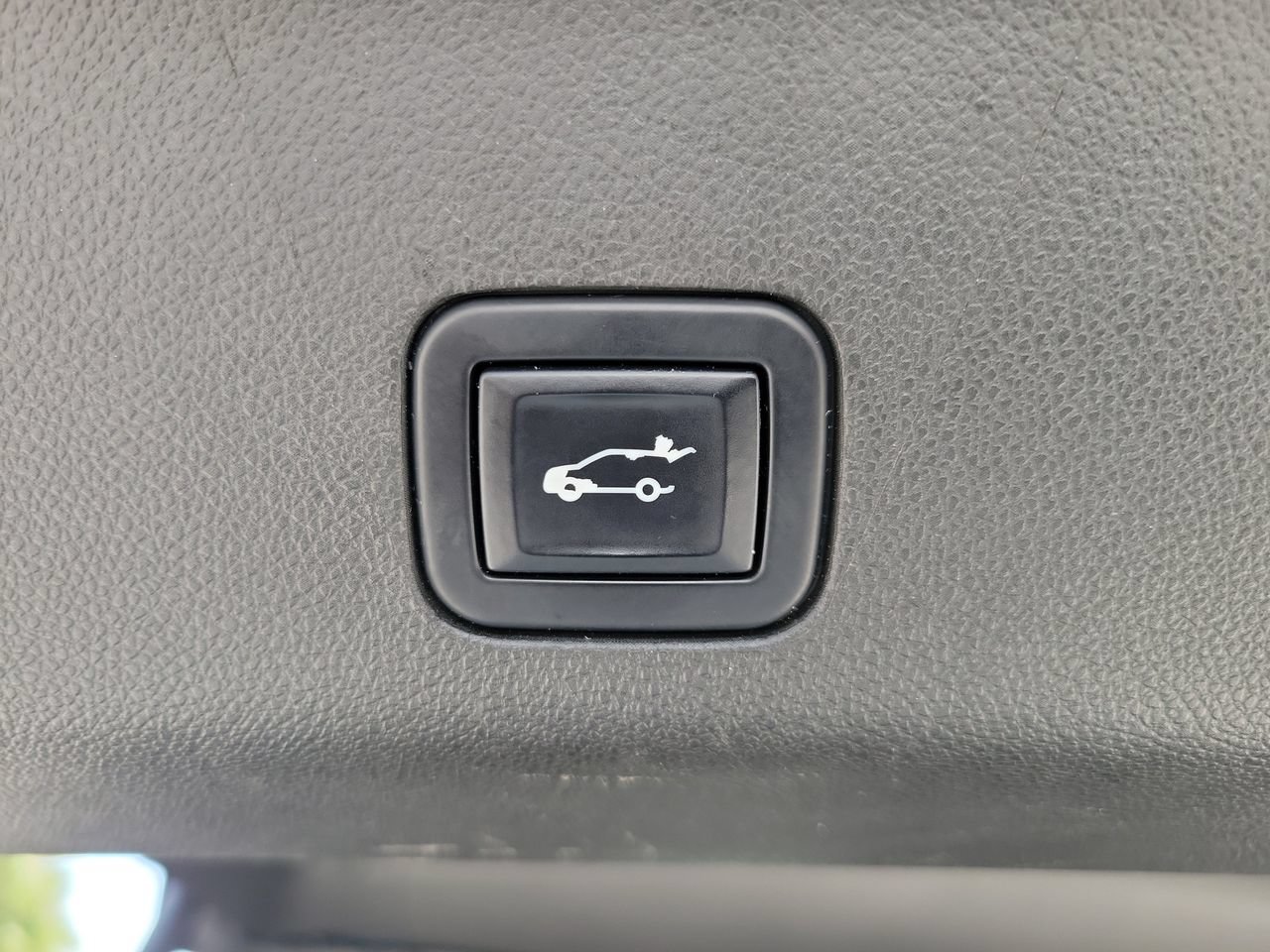 Used 2022 Chevrolet Suburban LT AWD/4WD image 9
