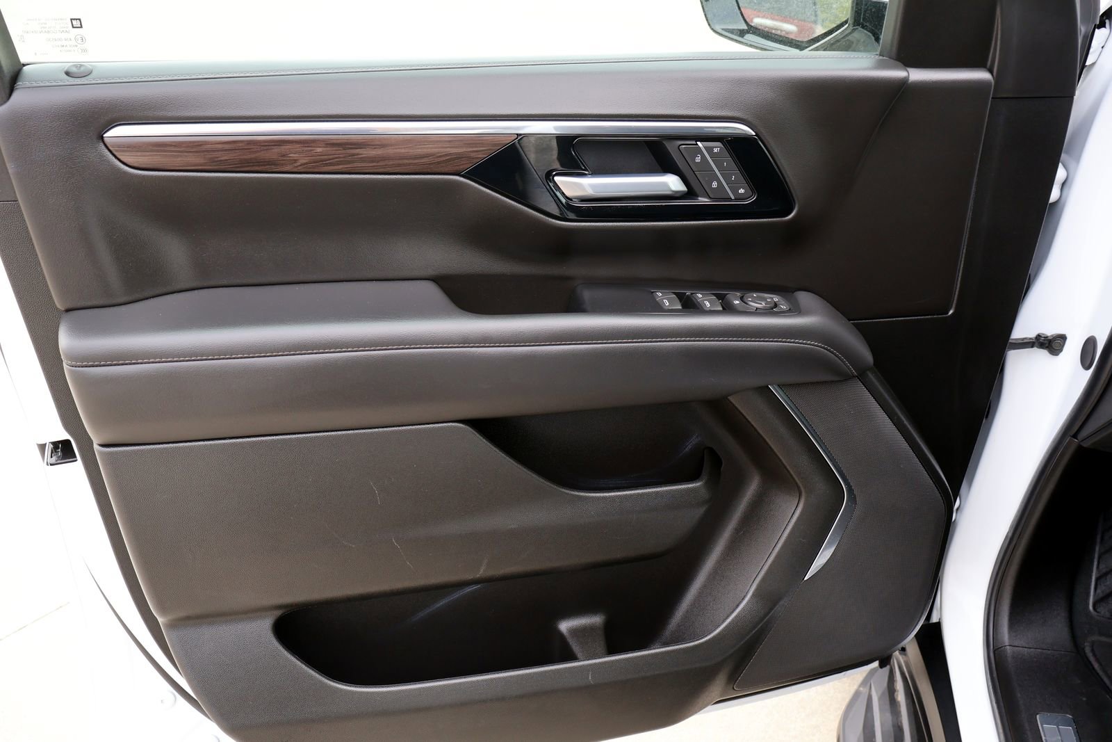 Used 2025 Chevrolet Tahoe LT AWD/4WD image 18