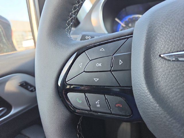 Used 2025 Chrysler Pacifica Limited FWD image 19