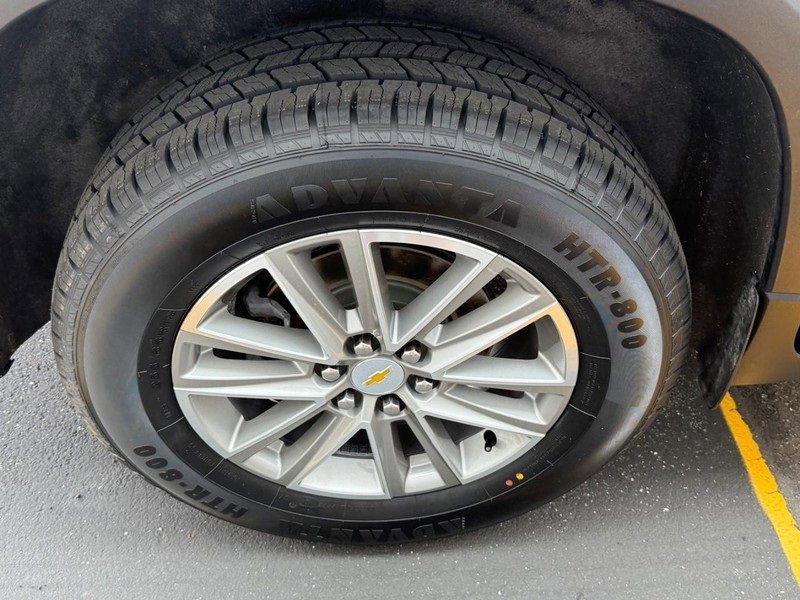 Used 2023 Chevrolet Traverse LT image 7