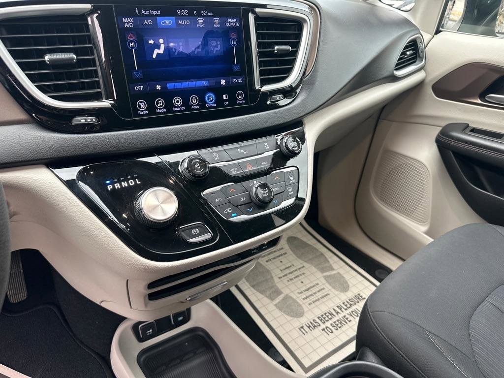 Used 2017 Chrysler Pacifica Touring Plus w/ Tire & Wheel Group image 27