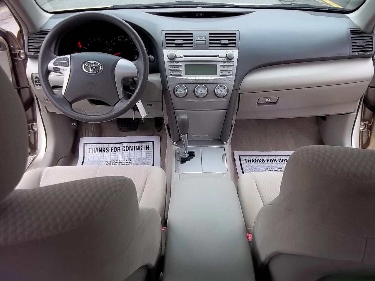 Used 2010 Toyota Camry LE image 4