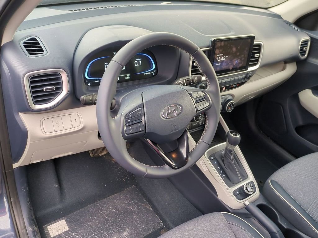 Certified 2025 Hyundai Venue Limited FWD image 12