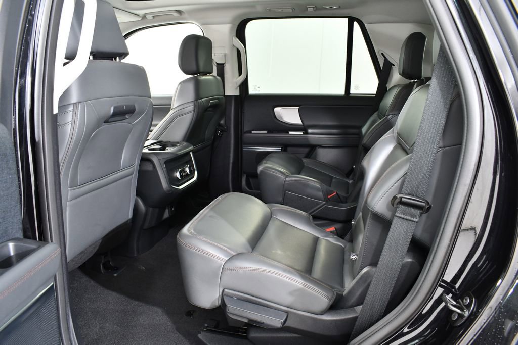 Used 2025 Ford Expedition Active AWD/4WD image 16