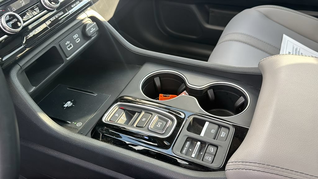 Certified 2025 Honda Pilot Touring image 21