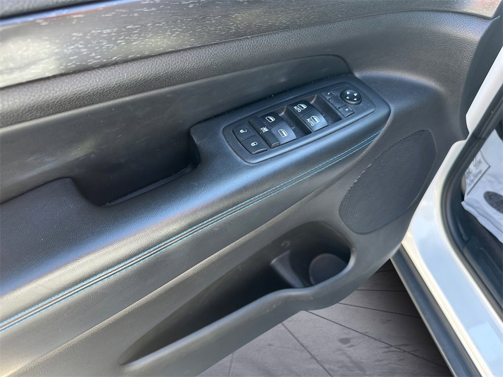 Used 2018 Jeep Grand Cherokee Laredo image 23