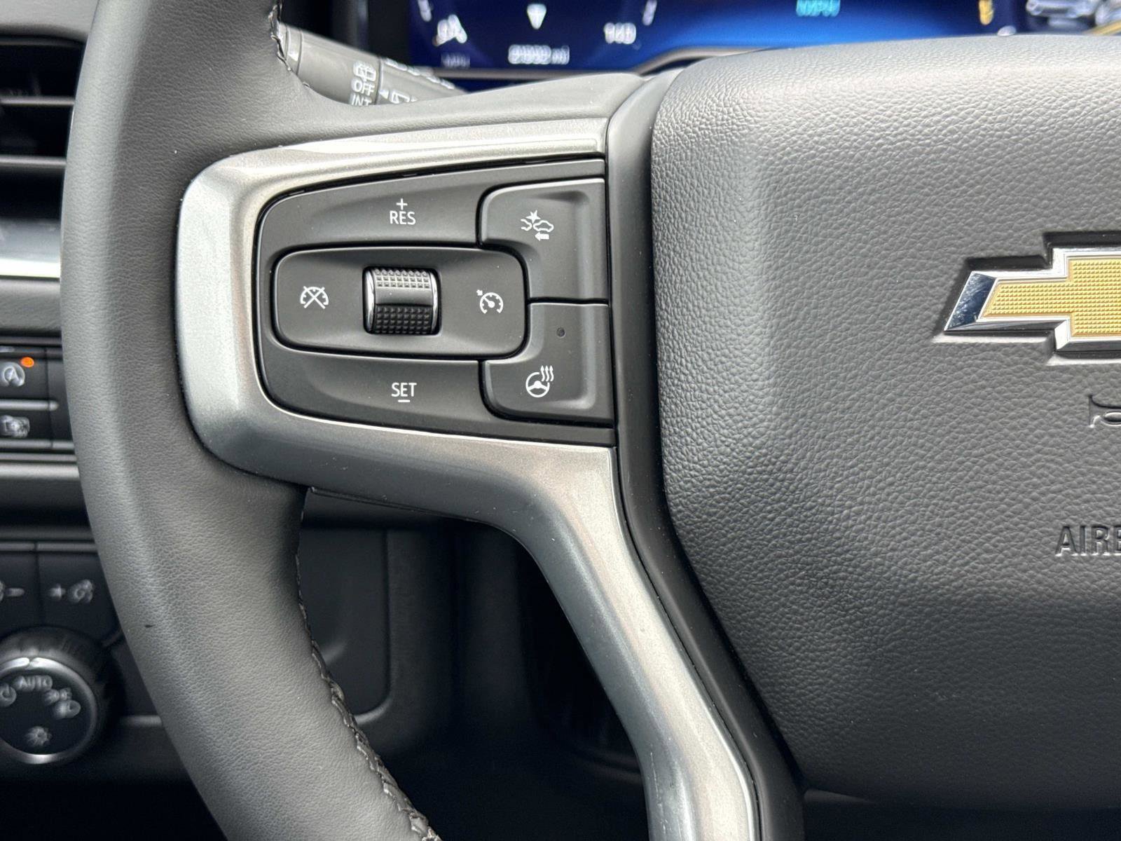 Used 2024 Chevrolet Suburban Premier image 9