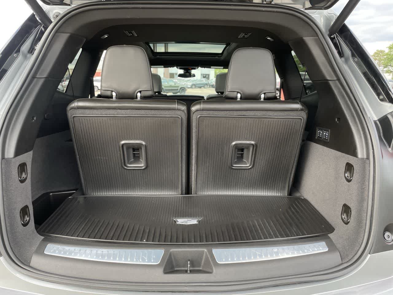 Certified 2025 Cadillac XT6 Premium Luxury AWD/4WD image 17