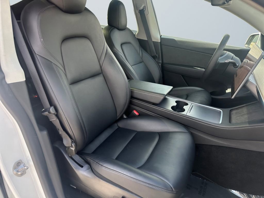 Used 2022 Tesla Model Y Long Range image 15