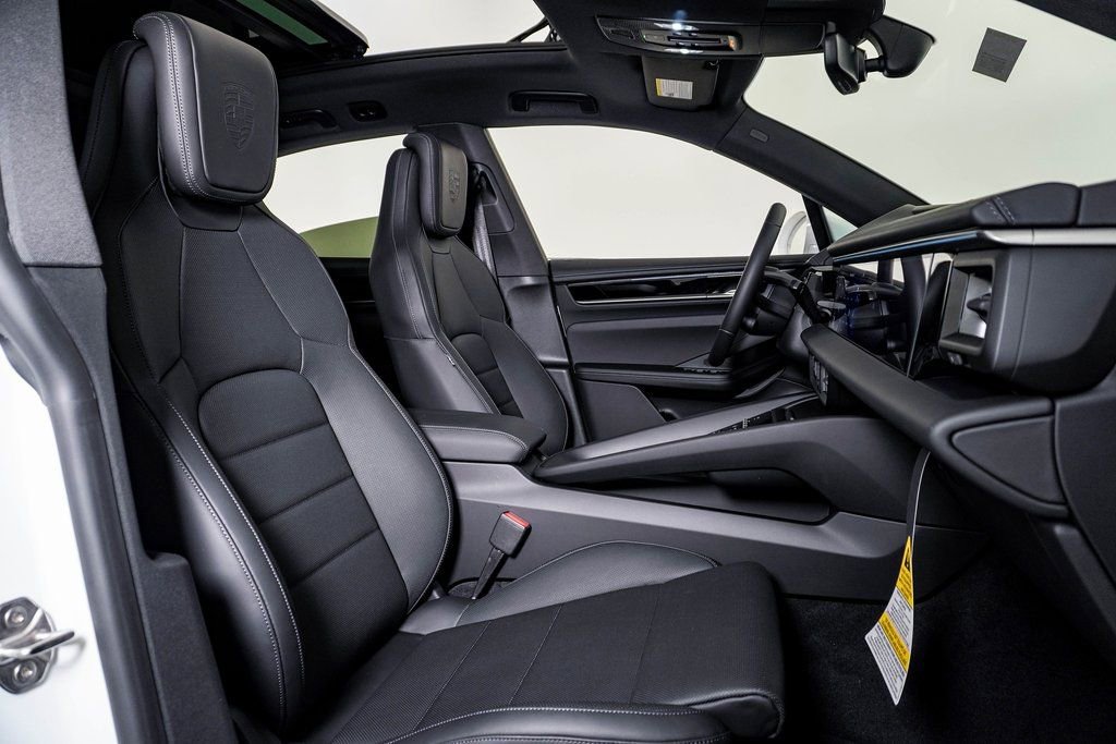 New 2026 Porsche Macan 4 Electric image 15