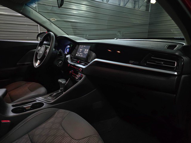 Used 2022 Kia Niro LX image 12