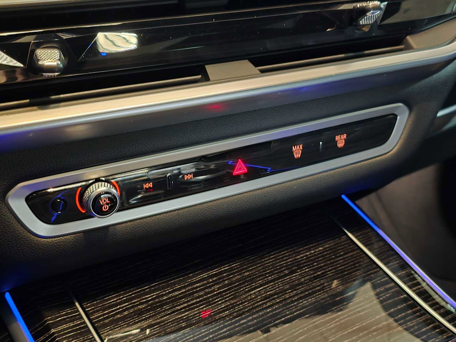 Used 2023 BMW X7 M60i w/ Climate Comfort Package image 63