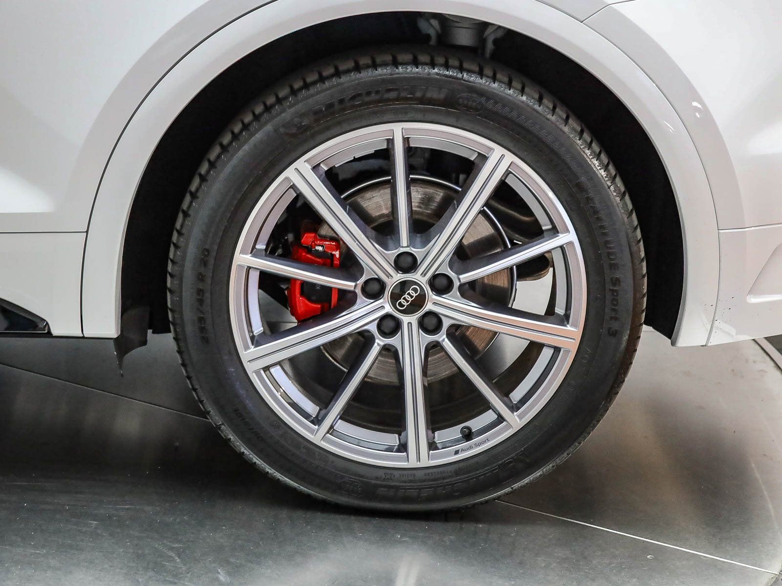 Used 2024 Audi Q5 e Premium Plus image 11