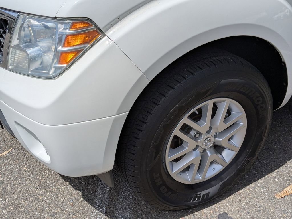 Used 2016 Nissan Frontier SV w/ SV Value Truck Package AWD/4WD image 10